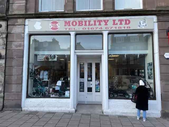 Retail Office Premises To Let High Street Parking 1927 sq ft