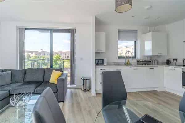 2-Bed Apartment Great Kneighton Cambridge Modern Open-Plan En-Suite Parking