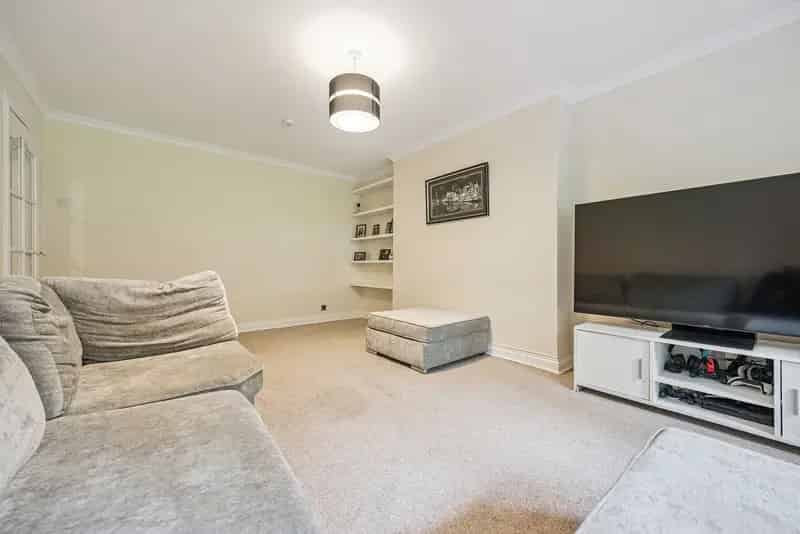 3-Bedroom Apartment in Shawlands, Glasgow