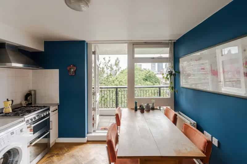 Two-Bedroom Apartment in Grade II-Listed Carradale Tower