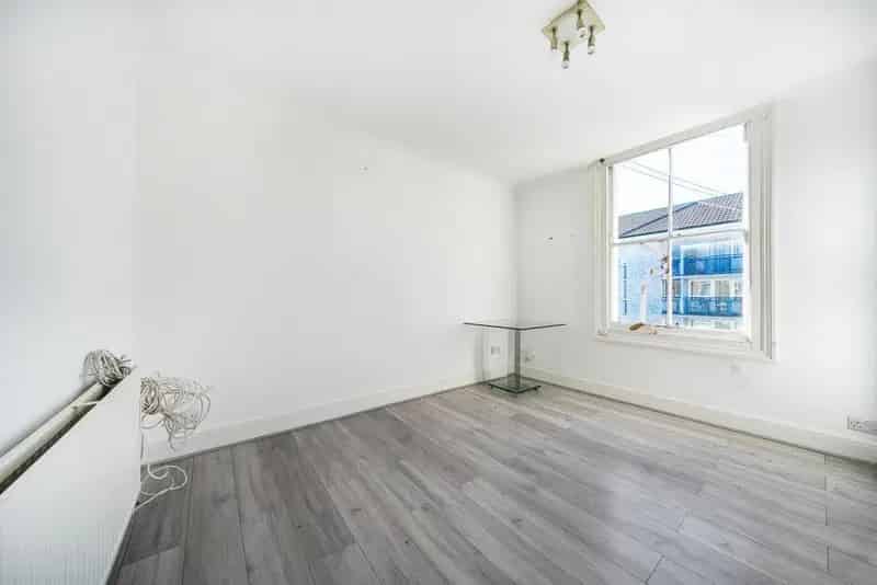 3 Bed Split Level Flat Near Brockley Station