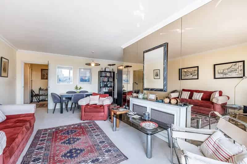 2 Bedroom River Thames Apartment for Sale