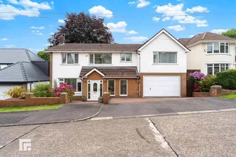 4 bedroom detached house for sale