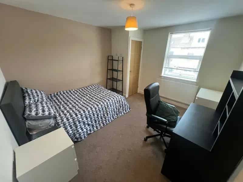 6 Bedroom Terraced House for Sale