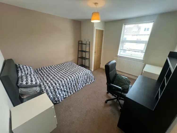 6 Bedroom Terraced House for Sale