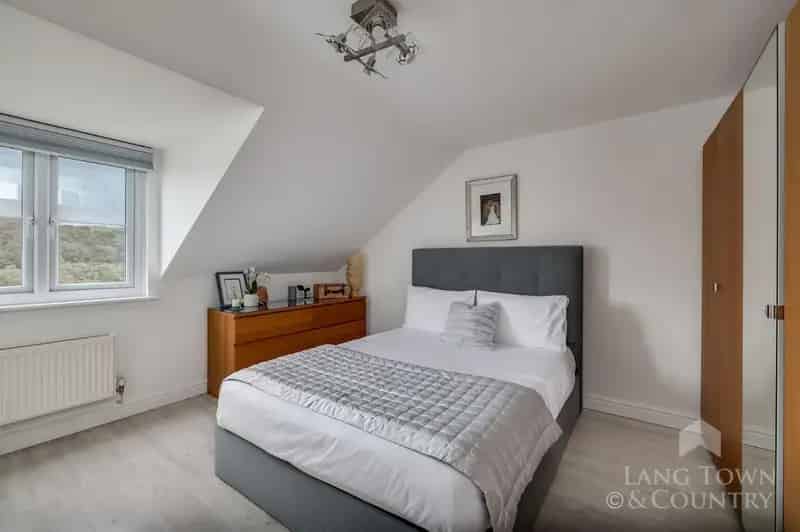 3 Bed House for Sale Stunning Lake Views