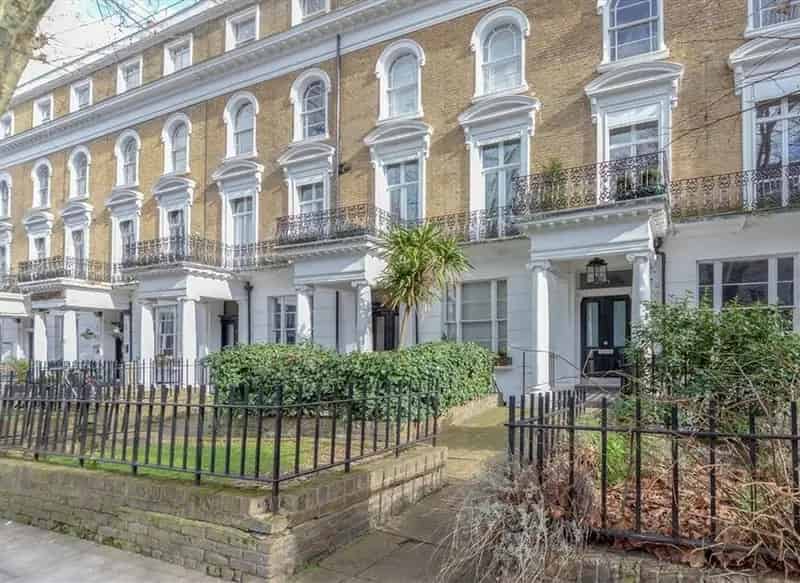 2 Bed Apartment near Queensway Station with Private Terrace