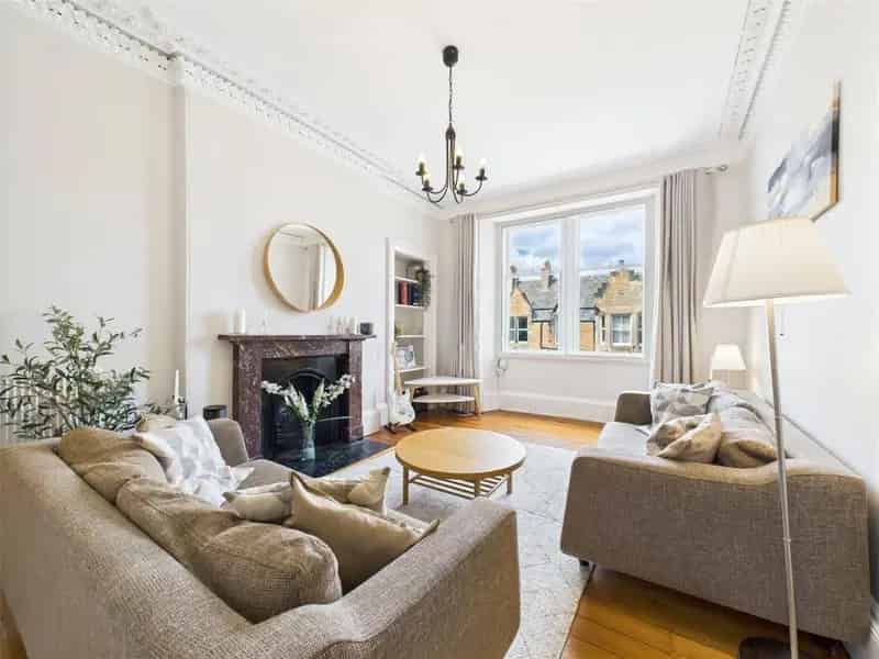 2 Bedroom Apartment to Rent in Edinburgh