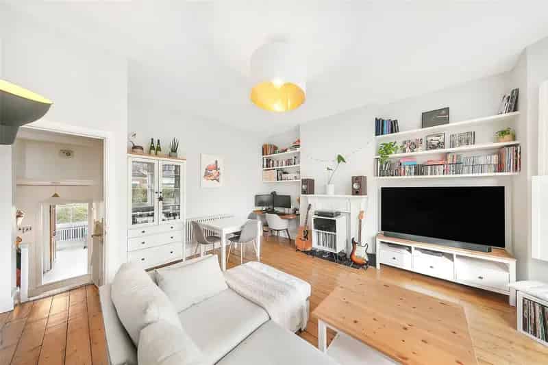 2 Bed Apartment for Sale Osbaldeston Road London