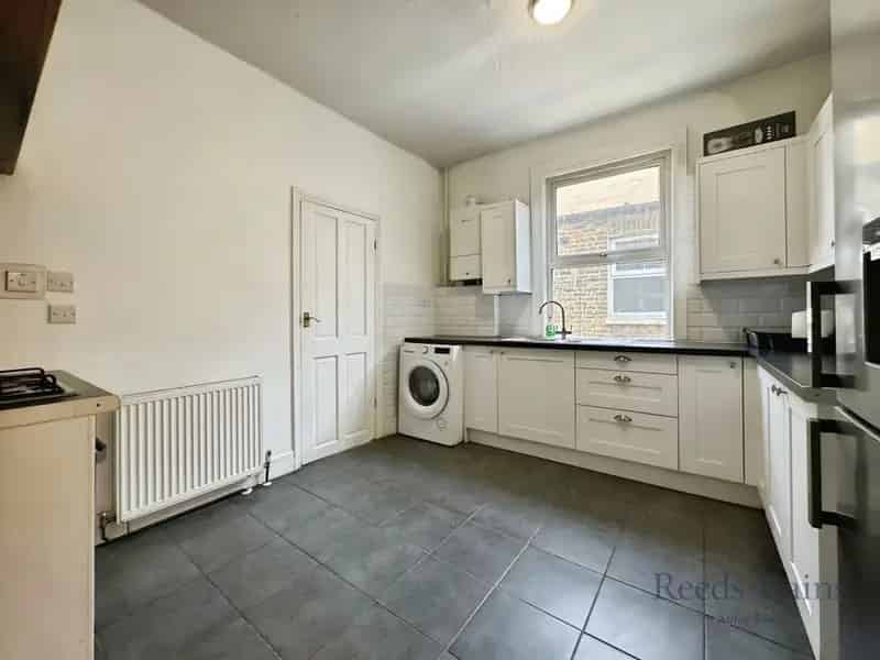 3 bedroom  Flat to rent, London, SE13