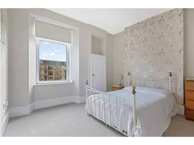 2 Bedroom Flat for Sale Near Victoria Park