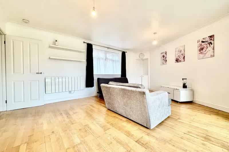 Spacious Apartment with Jacuzzi and On-Site Amenities