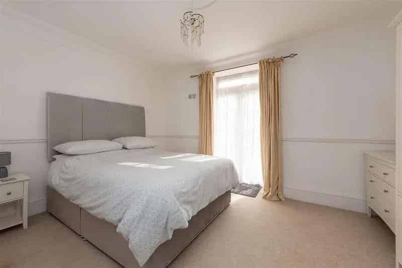 2 Bed Flat for Sale near Whitstable Beach