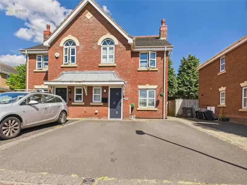 3 bedroom semi-detached house for sale