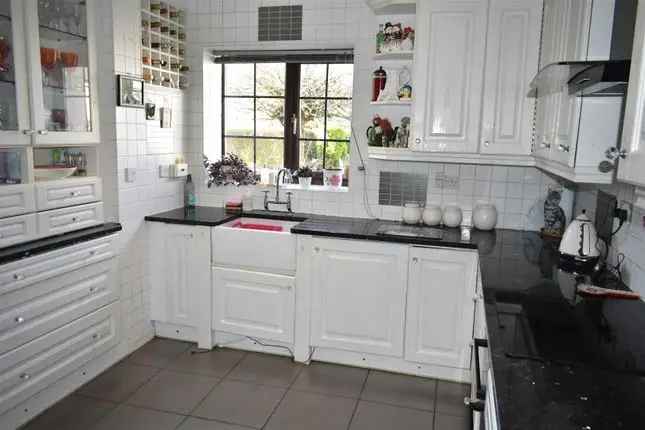 Semi-Detached House for Sale in Staple Hill Bristol