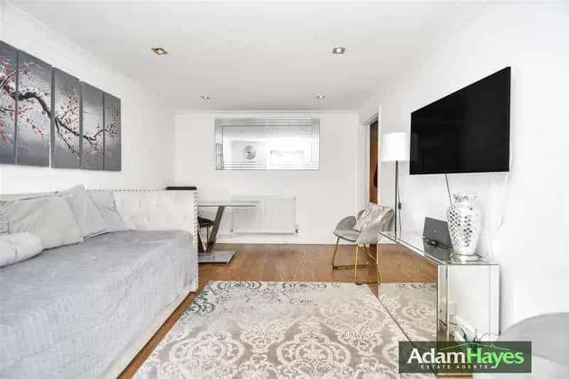 1 Bed Flat for Sale Near East Finchley Tube