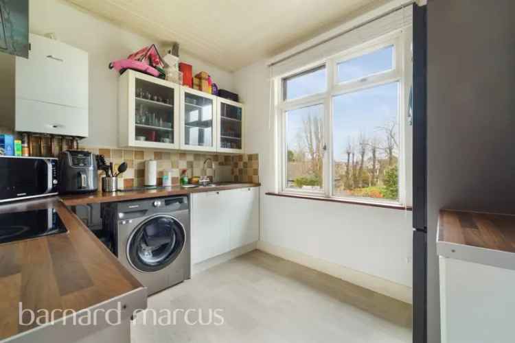 Spacious 2-Bed Maisonette Near Wallington Station