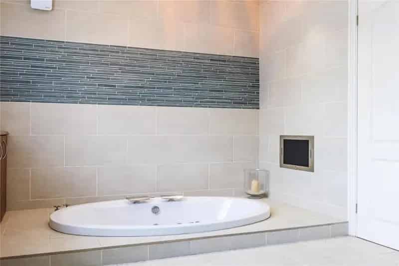 5 Bed House For Sale - Secluded Location, Almost 1 Acre Plot