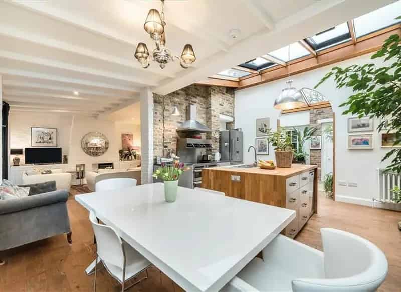 3-Bedroom Coach House  Period Charm Modern Living Private Garden Chain Free