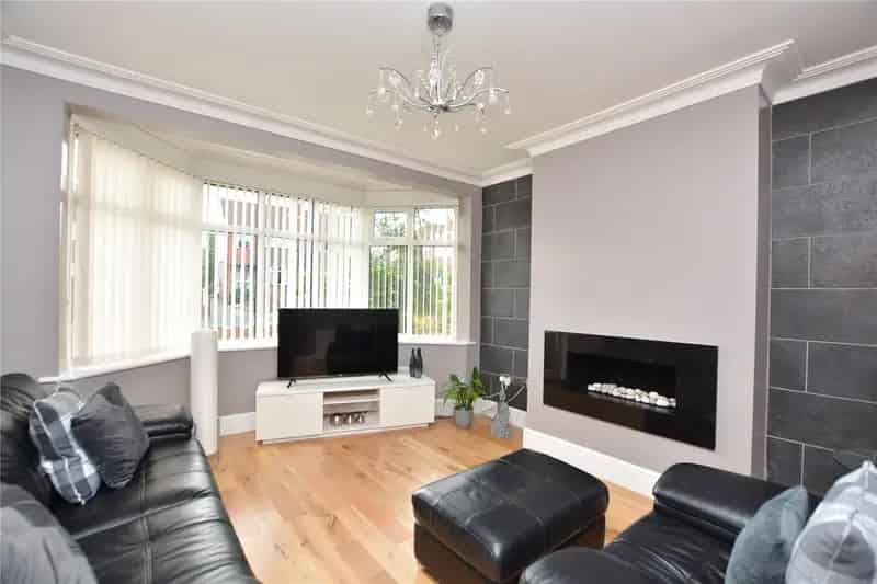 Family Home Semi Detached 4 Bed 2 Bath Driveway Garage Garden