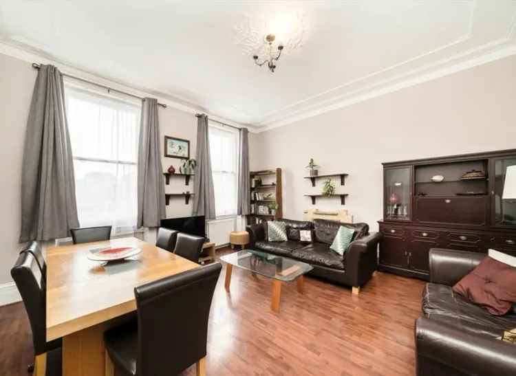 3-Bed Split Level Apartment Earls Court 1100 sq ft