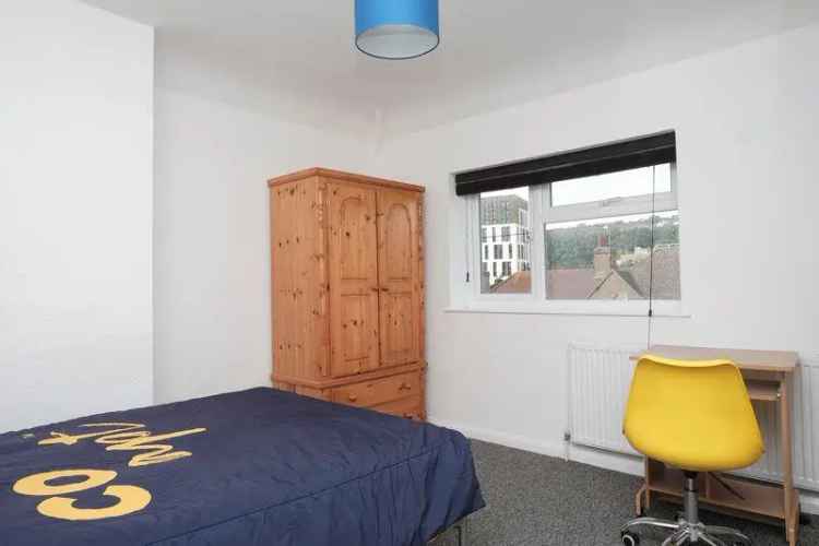 6 Bedroom Semi Detached House Near Universities