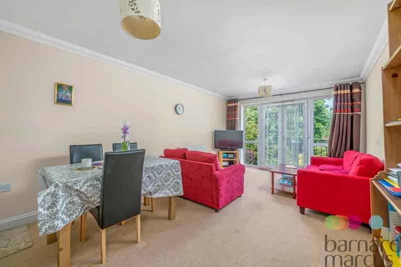 Flat For Sale , London, England