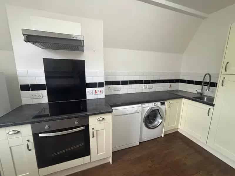 2 Bedroom Furnished Flat Near Bristol City Centre