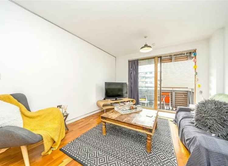 2 Bed Canal-Side Apartment Near Angel Old Street