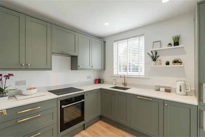 3 Bed End Terrace House Drum Brae - Modern & Refurbished