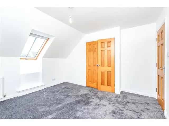 3 Bedroom Mid Terraced House For Sale