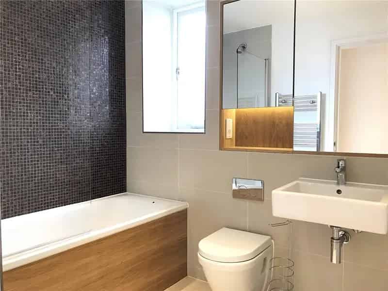 2 Bedroom Flat Finsbury Park Opposite Station August 10th