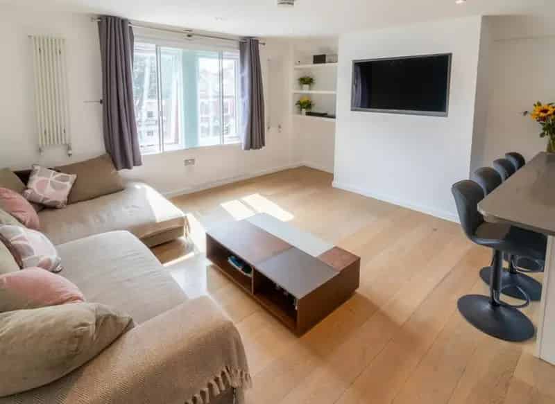 Refurbished 2-Bedroom Flat near Clapham Common