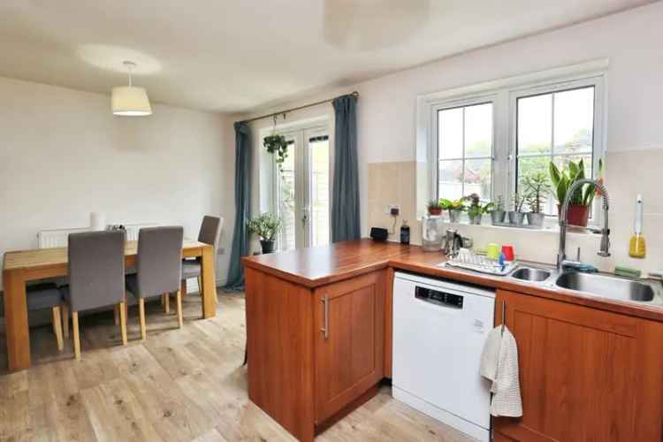 Three Bedroom Townhouse Whiteley Village Garage Parking Family Home