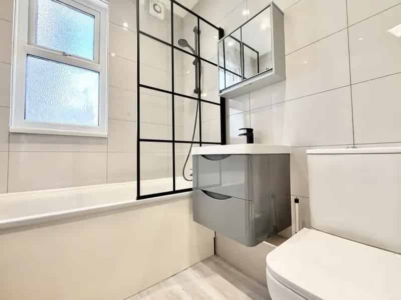 2 bedroom Flat
 To Rent