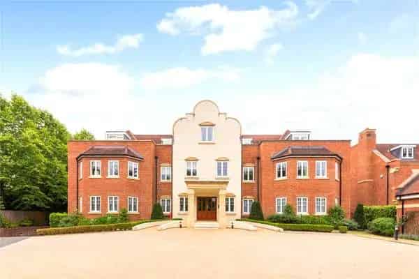 Luxury Apartment in Gated Development