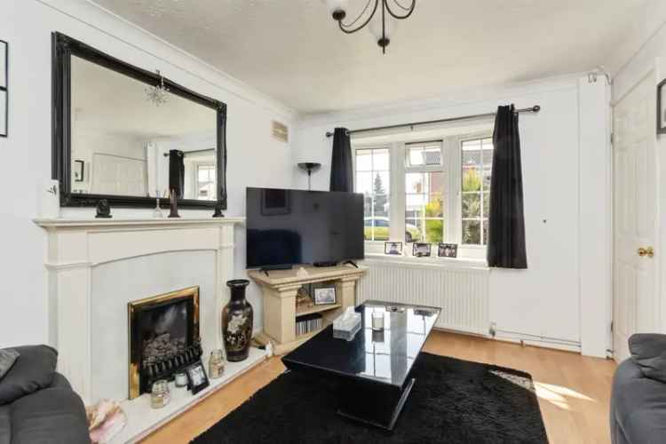 3 Bed Detached House NG8 Conservatory Family Garden Close Schools Amenities