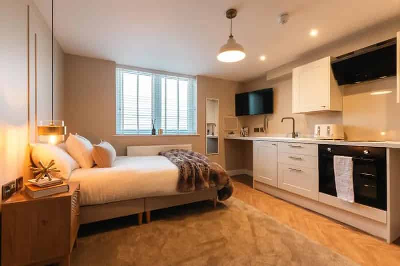 Luxury Studio HMO near Alstom Rolls Royce Hospitals