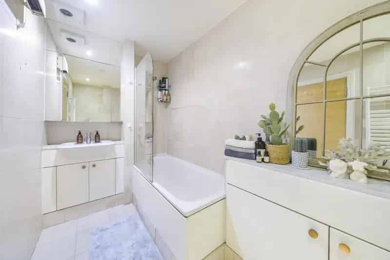 Two Bedroom Flat near Kensington Gardens