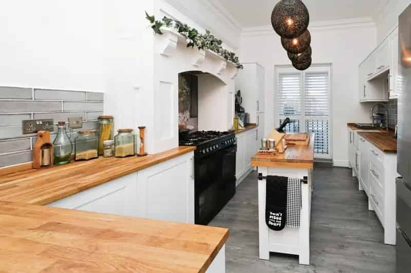 Full Renovated 3 Bed Family Home with 4 Room Basement