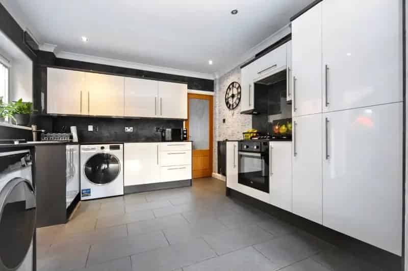 3 Bed Semi-Detached House WF1 - Ideal for First Time Buyers