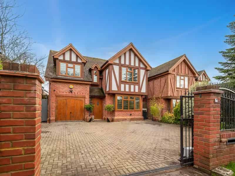 4 Bedroom Detached House for Sale Wexham Buckinghamshire
