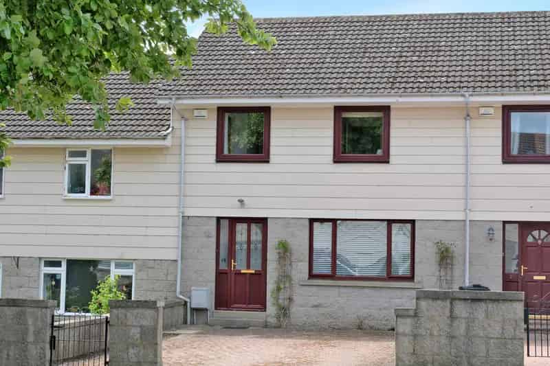 3 Bed Mid Terraced House South Facing Garden Single Garage
