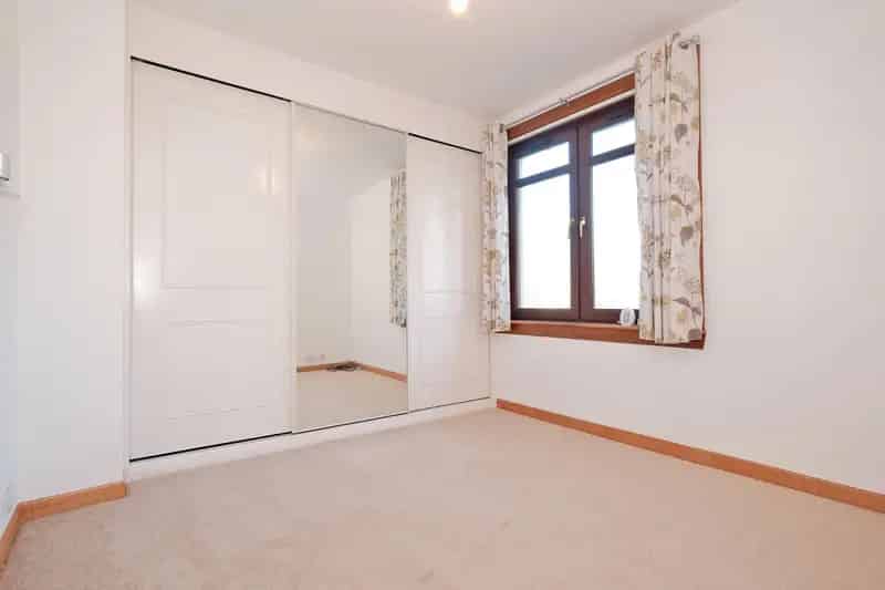 2-Bedroom Flat for Sale Clifton Road