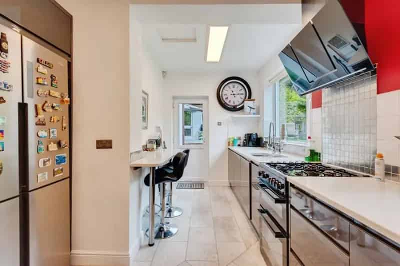 Detached Family Home with Annex Ample Parking