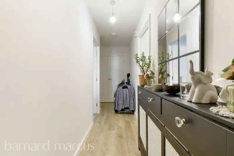 Ground Floor Maisonette High Specification Modern Kitchen and Bathroom