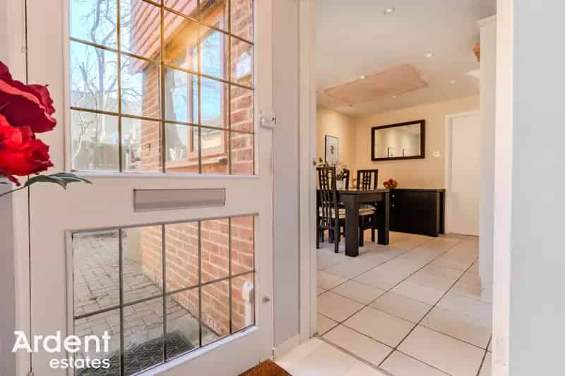 4 Bedroom Detached House to Rent