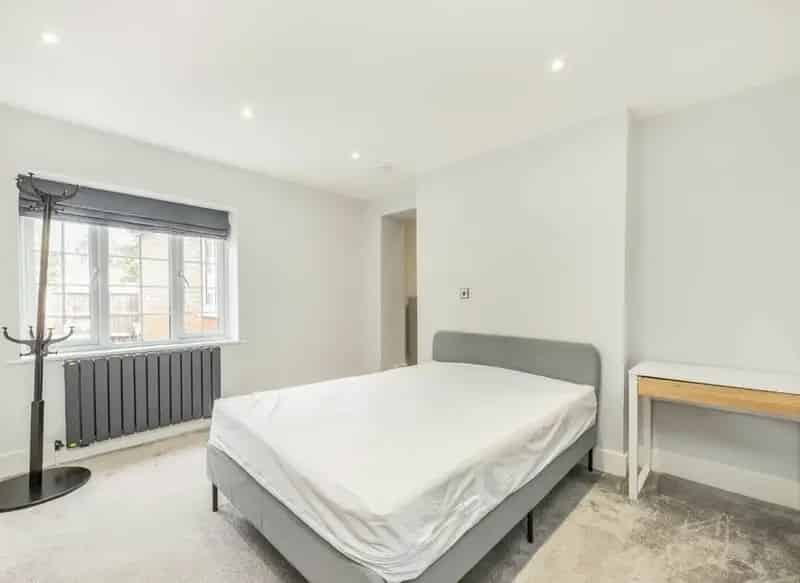 Ground Floor Flat with Private Garden Two Double Bedrooms
