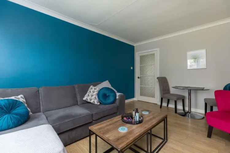 2 Bedroom Flat for Sale Near East Renfrewshire Schools