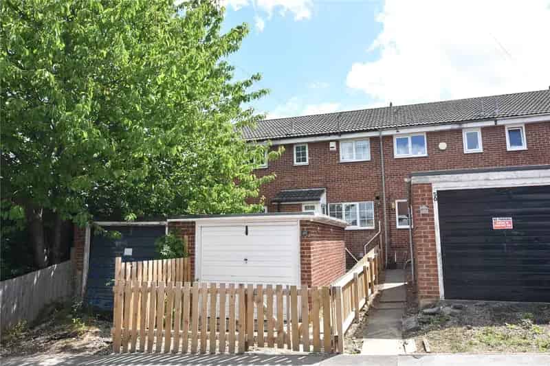 Spacious Mid-Terrace Home with Garden Studio and Parking